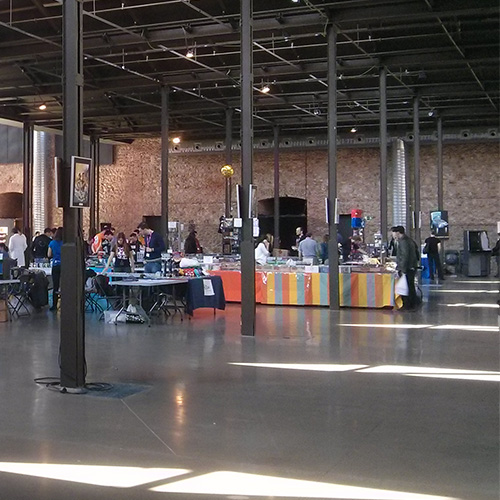 Portada de New York Crimes colgada en la Nave 16 de Matadero en Retromadrid 2014.